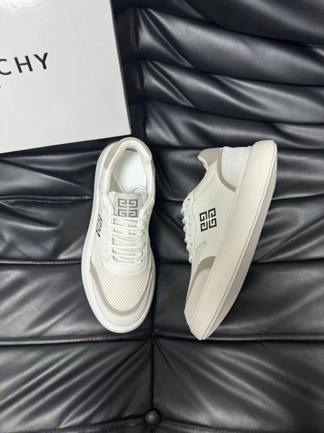 Givenchy 纪梵希 -高端品质 原单 -鞋面：纳帕小牛皮、进口丝光网布 -内里：水染进口羊皮 -大底：1：1超轻tpu原版复刻 -超高品控 做工精细：凸显