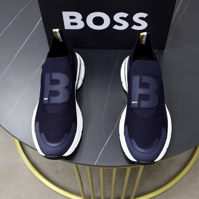 出厂价 Boss 最新上市、进口原版透气网布材料、高级原版图案。高端1:1开模定制，原版大底，更轻便，防滑。时尚主打潮流，百搭爆款。散发时尚休闲气息，时尚就在脚