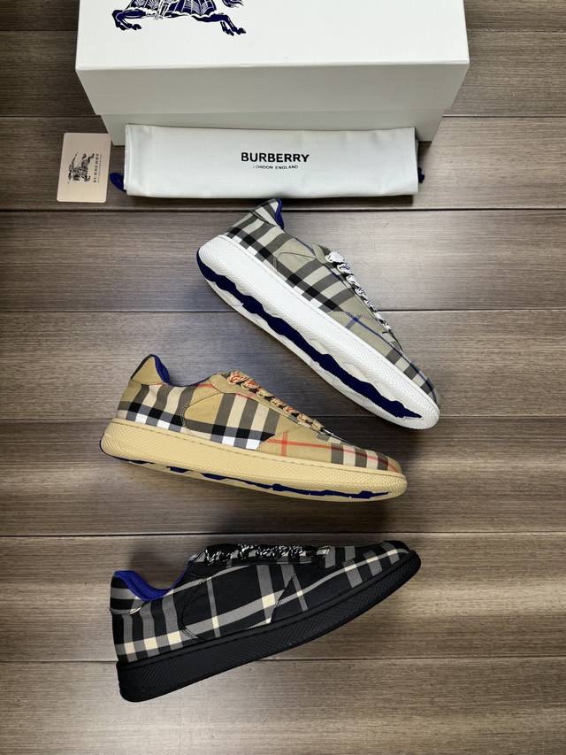 工厂价 Burberry 巴宝莉 -高端品质 原单 -鞋面：进口品牌图腾布匹、鞋舌品牌布标 -内里：帆布内里，垫脚；水染牛皮 -大底：超轻tpr橡胶; 双色成型