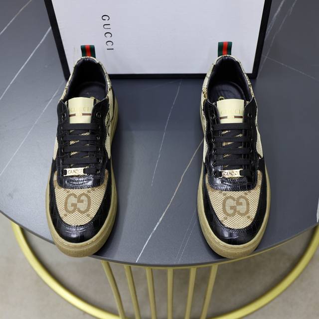 出厂价 品牌：古奇gucci 标准码：38-44 等级：官网同款 材料：原版面料 舒适内里 轻便耐磨大底 款式类别：男士时尚休闲鞋 跑步 运动鞋 尊贵奢侈品大牌