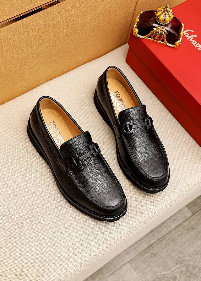 商品商标：Ferragamo 菲拉格慕 休闲皮鞋 正码码数 38-44 45订制 商品材料：精选 进口荔枝纹牛皮鞋面+经典五金扣，进口水染牛皮内里。强烈立体视觉