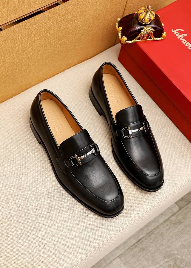 商品商标：Ferragamo 菲拉格慕 休闲皮鞋 正码码数 38-44 45.46订制 商品材料：精选 进口小牛皮鞋面+经典五金扣，进口水染牛皮内里。强烈立体视