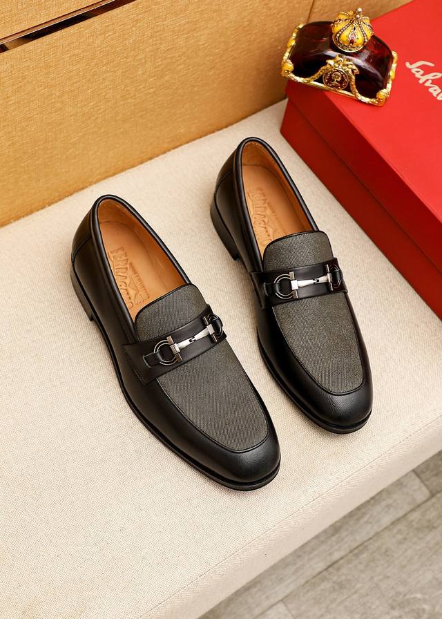 商品商标：Ferragamo 菲拉格慕 休闲皮鞋 正码码数 38-44 45.46订制 商品材料：精选 进口小牛皮鞋面+经典五金扣，进口水染牛皮内里。强烈立体视