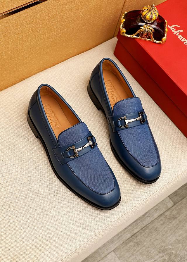 商品商标：Ferragamo 菲拉格慕 休闲皮鞋 正码码数 38-44 45.46订制 商品材料：精选 进口小牛皮鞋面+经典五金扣，进口水染牛皮内里。强烈立体视