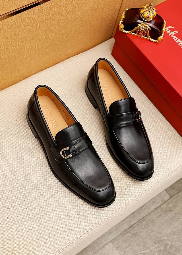 商品商标：Ferragamo 菲拉格慕 休闲皮鞋 正码码数 38-44 45.46订制 商品材料：精选 进口小牛皮鞋面+经典五金扣，进口水染牛皮内里。强烈立体视 - 点击图像关闭