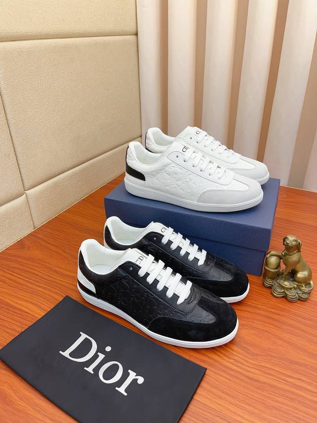 实价 Dior 鞋面：Sp高级牛二层 顶级丝光立体面料，内里：内里；高级羊皮里，垫脚；顶级牛皮 -大底：超轻精品橡胶； -超高品控 做工精细：凸显 高端 贵气