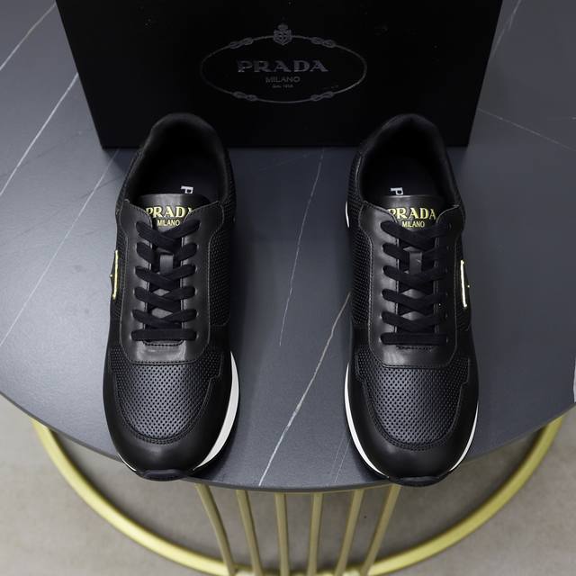 出厂价 顶级原单 品牌：Prada 普拉达 标准码：男码38 44 45可以定做 等级：官网同款 材料：原版牛皮 牛皮内里 原版组合双色耐磨柔软大底 款式类别：