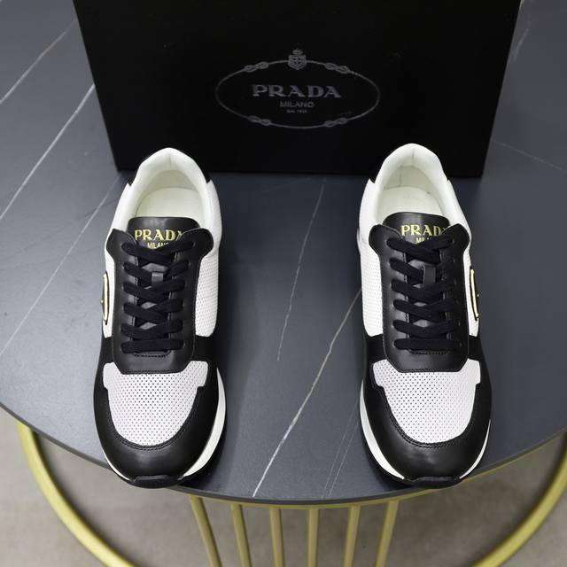 出厂价 顶级原单 品牌：Prada 普拉达 标准码：男码38 44 45可以定做 等级：官网同款 材料：原版牛皮 牛皮内里 原版组合双色耐磨柔软大底 款式类别：