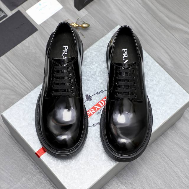 商品商标：Prada 普拉达 商务正装皮鞋 正码码数 38-45 商品材料：精选 头层牛皮鞋面 牛皮内里 原版大底