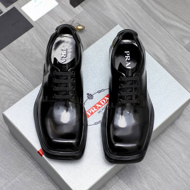 商品商标：Prada 普拉达 商务正装皮鞋 正码码数 38-45 商品材料：精选 头层珠光牛皮鞋面 牛皮内里 原版大底