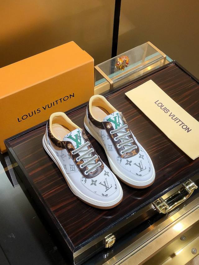 商品名称：Louis Vuitton 路易 威登 正规码数 38-44 休闲鞋 商品材料：精选 牛皮鞋面，柔软羊皮内里；原厂大底。