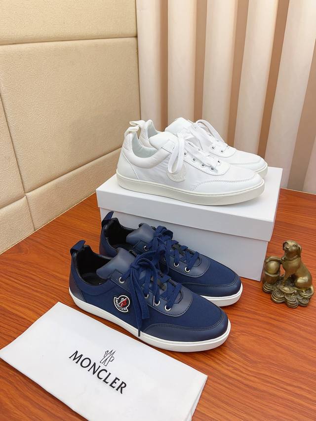 实价 Moncler 蒙口、官网同款 高品质男鞋 材料：定制小牛皮 网布透气内里真皮鞋垫 原版开模防滑大底款式类型：男士休闲运动鞋 系带款男鞋系列 欧美潮流风格