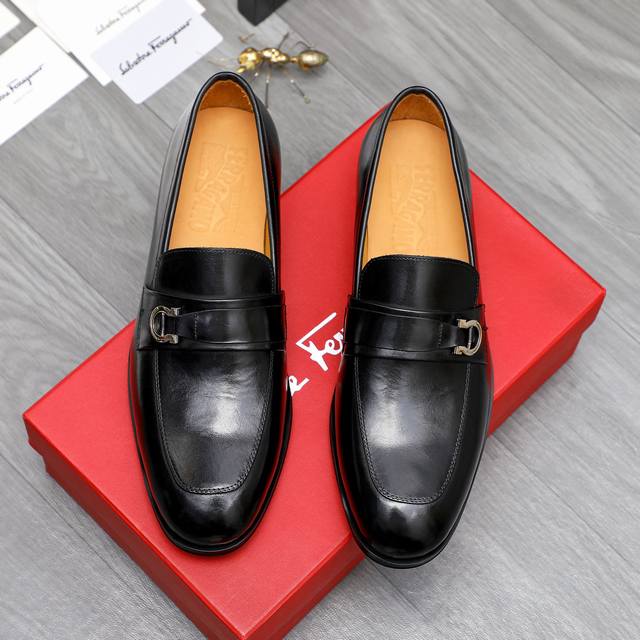 商品商标：Ferragamo 菲拉格慕 正装套脚皮鞋 正码码数 38-44 45.46.47订做不退换 商品材料：精选 优质牛皮鞋面 牛皮内里 原版大底