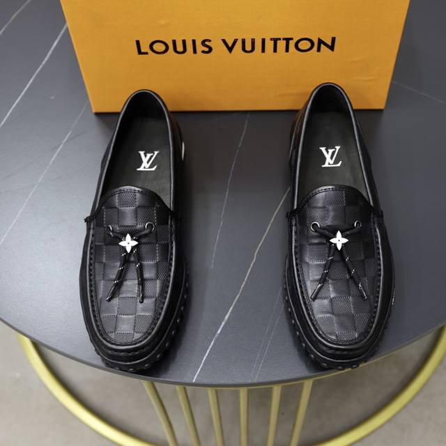 出厂价 顶级原单 品牌 Louis Vuitton Lv.路易威登 材质 原工厂牛皮压花1：1轻便柔软原板大底 舒适牛皮内里 款式类型：休闲商务皮鞋 等级：专柜