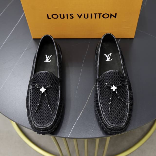 出厂价 顶级原单 品牌 Louis Vuitton Lv.路易威登 材质 原工厂牛皮配老花布匹1：1轻便柔软原板大底 舒适牛皮内里 款式类型：休闲商务皮鞋 等级