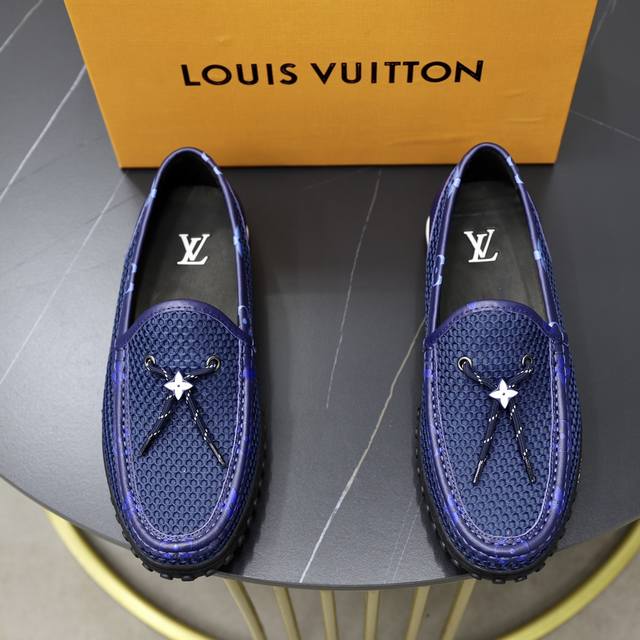 出厂价 顶级原单 品牌 Louis Vuitton Lv.路易威登 材质 原工厂牛皮配老花布匹1：1轻便柔软原板大底 舒适牛皮内里 款式类型：休闲商务皮鞋 等级