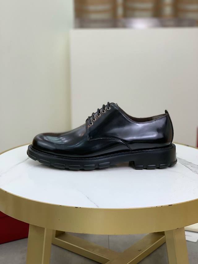 工厂价 顶级品质 Salvatore Ferragamo 菲拉格慕商务皮鞋，1:1顶级代购品质，鞋面进口精选原版开边珠小牛皮，内里垫脚均用进口原版水染牛皮，进口