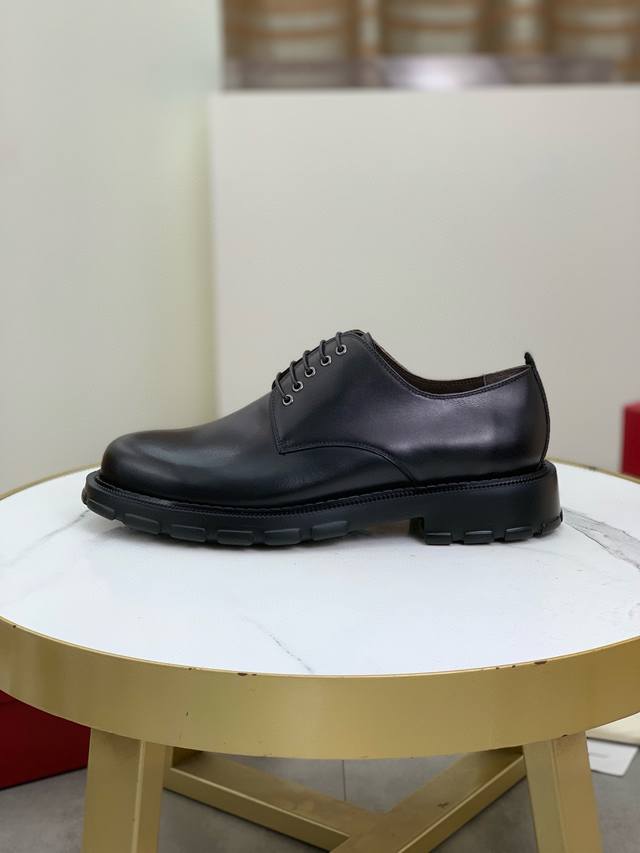 工厂价 顶级品质 Salvatore Ferragamo 菲拉格慕商务皮鞋，1:1顶级代购品质，鞋面进口精选原版开边珠小牛皮，内里垫脚均用进口原版水染牛皮，进口