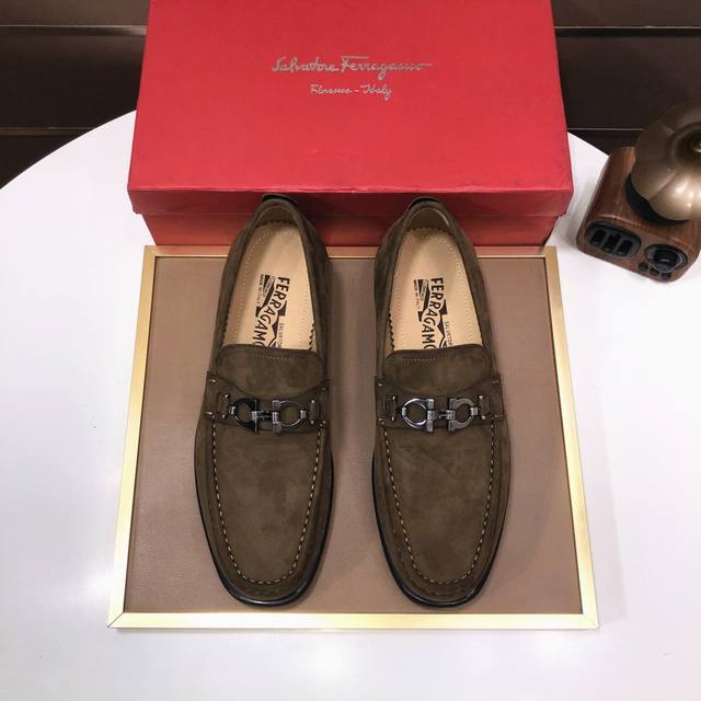 工厂 Ferragamo 菲拉格幕 高端牛里 新款 Ferragamo* 顶级版本 菲拉格幕经典正装皮鞋！选用进口原版牛皮，内里头层舒适牛皮内里！原版耐磨橡胶大