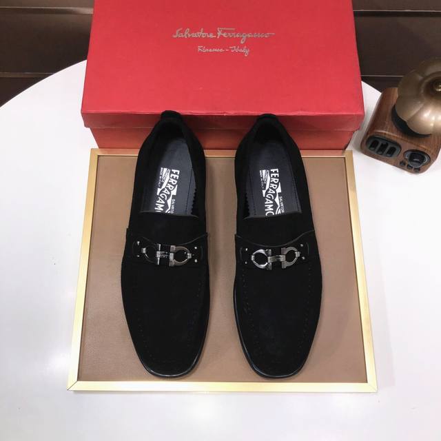 工厂 Ferragamo 菲拉格幕 高端牛里 新款 Ferragamo* 顶级版本 菲拉格幕经典正装皮鞋！选用进口原版牛皮，内里头层舒适牛皮内里！原版耐磨橡胶大