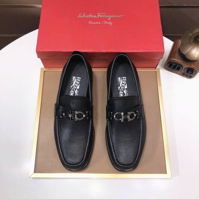 工厂 Ferragamo 菲拉格幕 高端牛里 新款 Ferragamo* 顶级版本 菲拉格幕经典正装皮鞋！选用进口原版牛皮，内里头层舒适牛皮内里！原版耐磨橡胶大