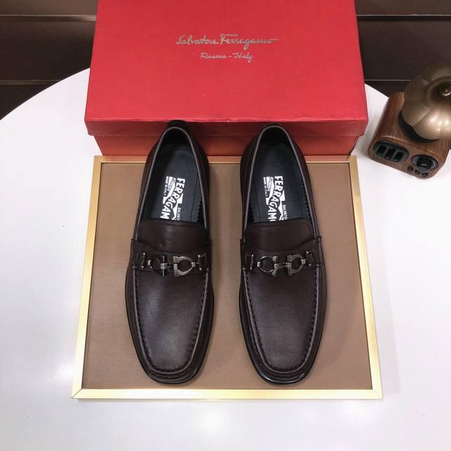 工厂 Ferragamo 菲拉格幕 高端牛里 新款 Ferragamo* 顶级版本 菲拉格幕经典正装皮鞋！选用进口原版牛皮，内里头层舒适牛皮内里！原版耐磨橡胶大