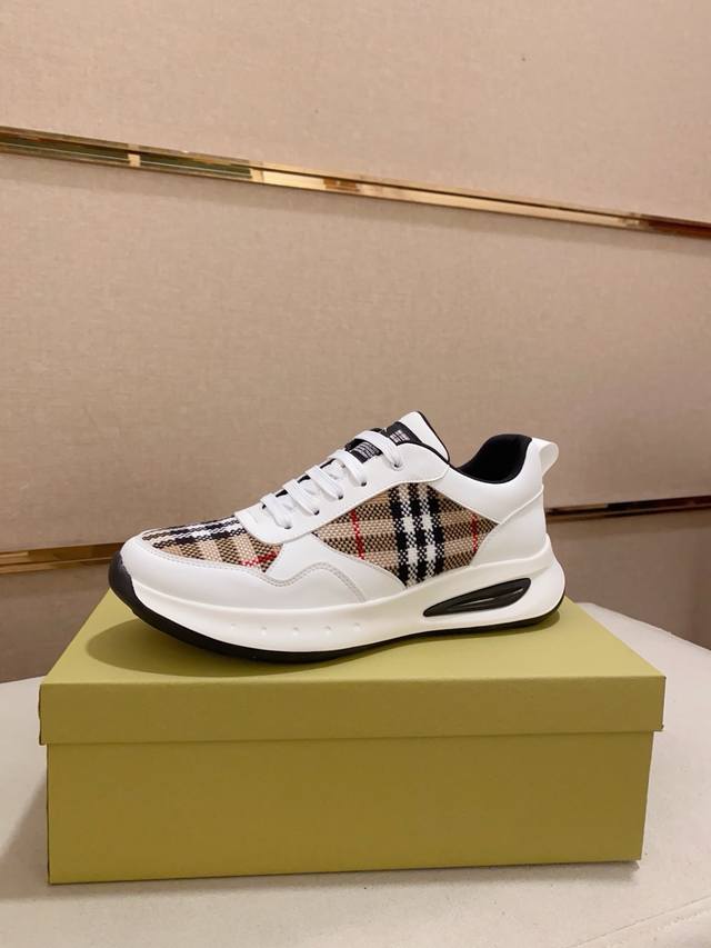 工厂价: 专柜同步burberry 巴宝莉 顶级代购同步发售正码数：38-44意大利进口头层牛皮配布料。全进口羊皮内里，鞋底：原厂特供原版底，独家活动成型底超级