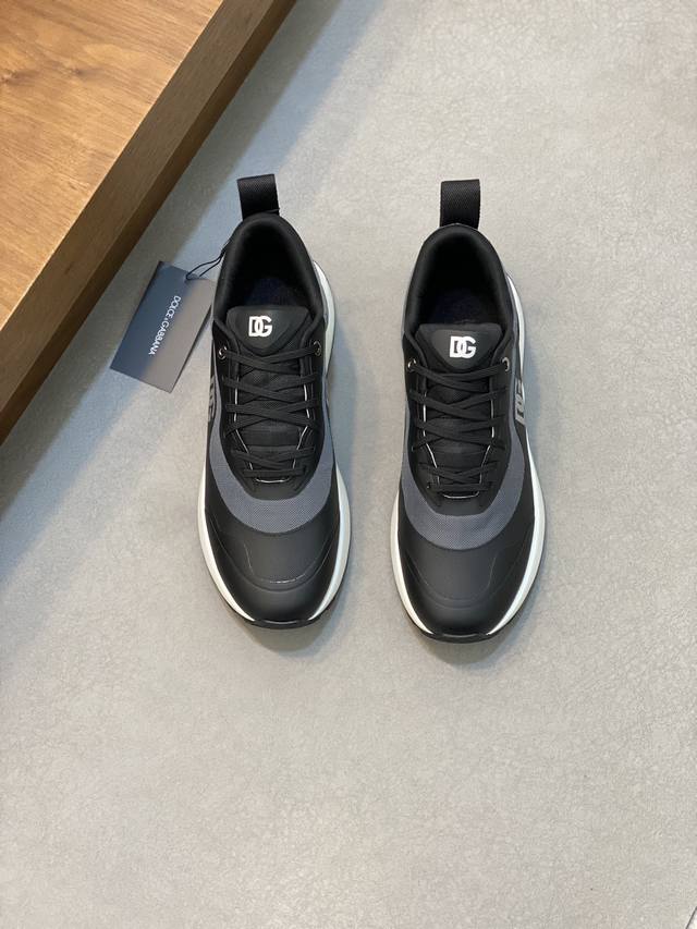 Dg杜嘉班纳 ］顶级p: Size：39-44 38、45定制 新品dolce&Gabbanadg高端男士运动休闲鞋。顶级专柜原单货。 原版进口牛皮 多种材质拼