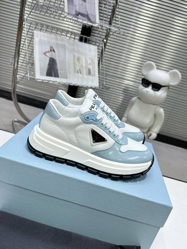 Prada* P: 只有女款 Size ：35-40 Prada 224普拉达新品，实力来袭！众多网红同款，时髦百搭nice单品，意大利专柜代购原版鞋开发，1比