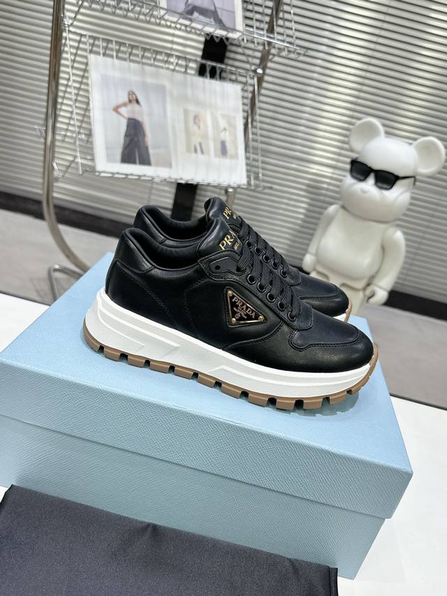 Prada* P: 情侣款size: 女款34-40.男款39-44. 45定做 Prada 224普拉达新品，实力来袭！众多网红同款，时髦百搭nice单品，意