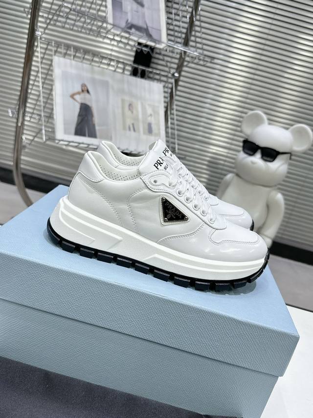 Prada* P: 情侣款size: 女款34-40.男款39-44. 45定做 Prada 224普拉达新品，实力来袭！众多网红同款，时髦百搭nice单品，意