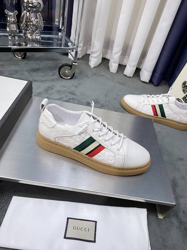 商品商标:Gucci 古奇 休闲鞋 正码码数:38-44 商品材料:鞋面头层牛皮，进口水染猪皮内里垫脚，原版防滑橡胶大底，整体造型浑然天成，重新设计打造的经典板