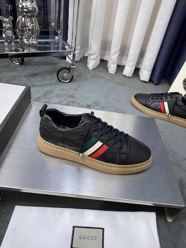 商品商标:Gucci 古奇 休闲鞋 正码码数:38-44 商品材料:鞋面头层牛皮，进口水染猪皮内里垫脚，原版防滑橡胶大底，整体造型浑然天成，重新设计打造的经典板