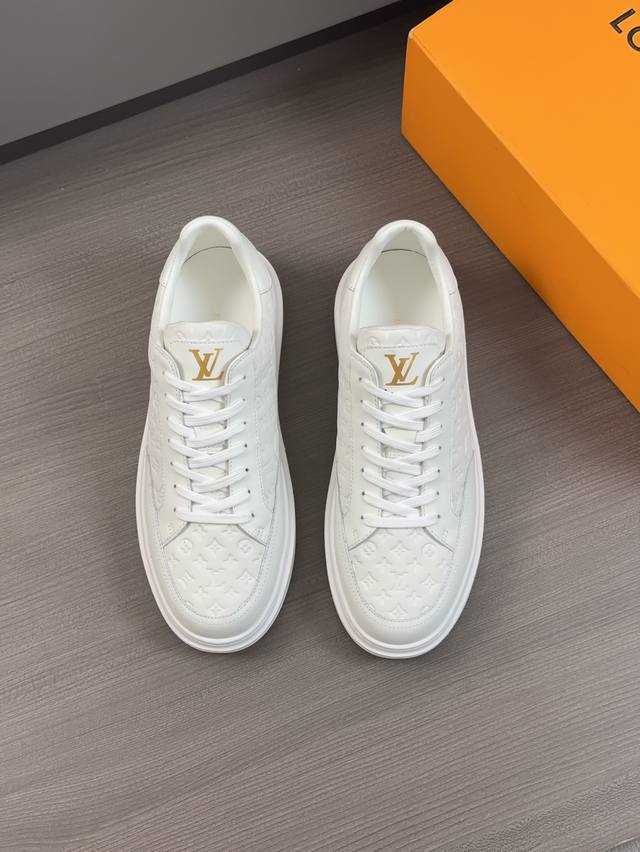 Louis Vuitton 路易威登 -高端品质 原单 -鞋面：意大利进口小牛皮、压花品牌logo -内里：牛皮内里，牛皮垫脚 -大底：超轻 Tpu发泡 成型大