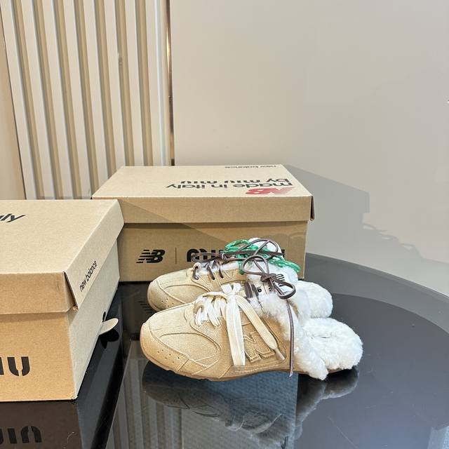 Miumiu X New Balance 联名款nb运动鞋女 Miu Miu 缪缪大秀上爆出的这双与new Balance 新百伦联名款运动 球鞋 后全球各大代