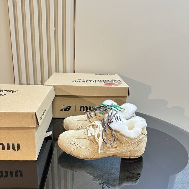 Miumiu X New Balance 联名款nb运动鞋女 Miu Miu 缪缪大秀上爆出的这双与new Balance 新百伦联名款运动 球鞋 后全球各大代