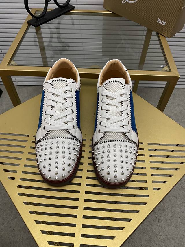 定做款。出厂价 。Christian Louboutin Cl红底鞋 专柜系列，情侣休闲板鞋 独家热款发布活动乳胶垫脚成品大底车线女35-40#男38#-46,