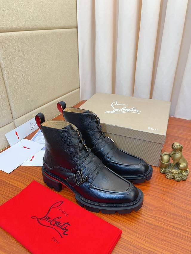 实价： Cl 新品正装鞋皮鞋 高帮christia* Loubouti* 红底鞋 Greggo 男士牛津鞋 采用进口牛皮 亮面漆皮 拼接撞色高丝光反毛皮制成 光