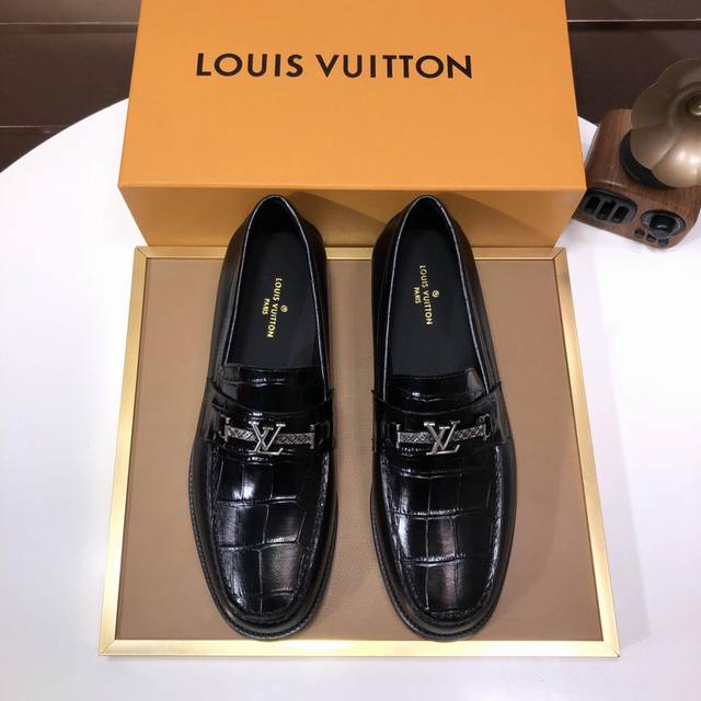 工厂 Louis Vuitton 原单 新款lv路易威登 * 顶级版本 Lv经典半拖皮鞋！选用进口原版单牛皮 原版真皮边条拼接耐磨橡胶大底！高品质精品！码数38