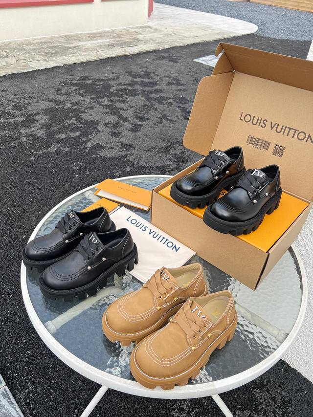 Louis Vuitton Lv24路易威登秋冬新款复古厚底系列 乐福鞋，可爱十足非常减龄，穿上后显得腿又瘦又直，简约好搭超显腿长，三色可选， 码数 35-45