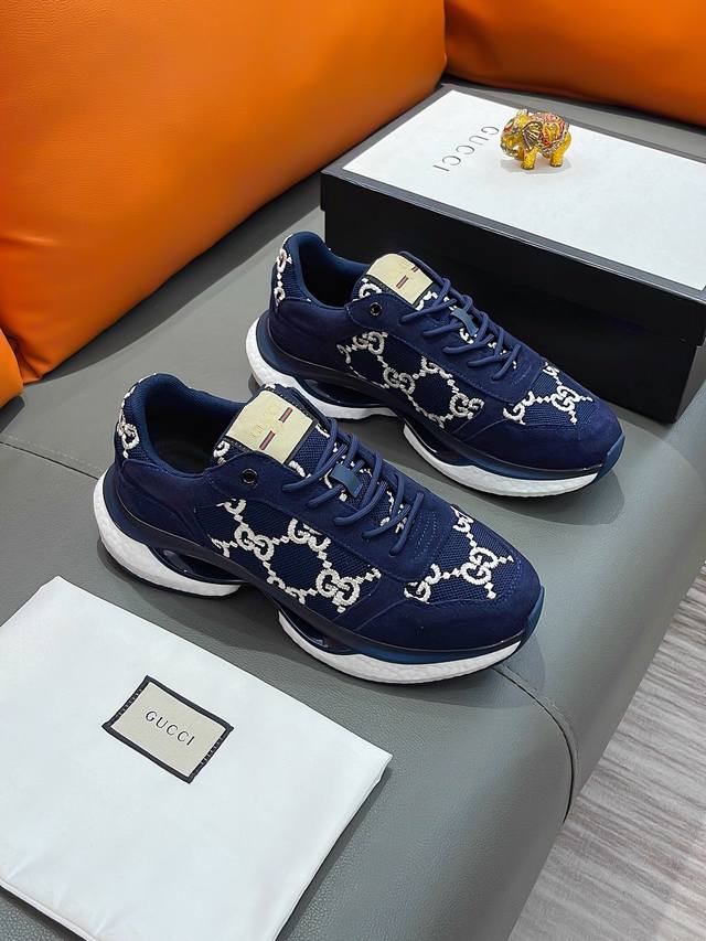 商品名称：Gucci 古驰 正规码数: 38-44 休闲鞋 商品材料：精选 牛皮鞋面，柔软羊皮内里；原厂大底。