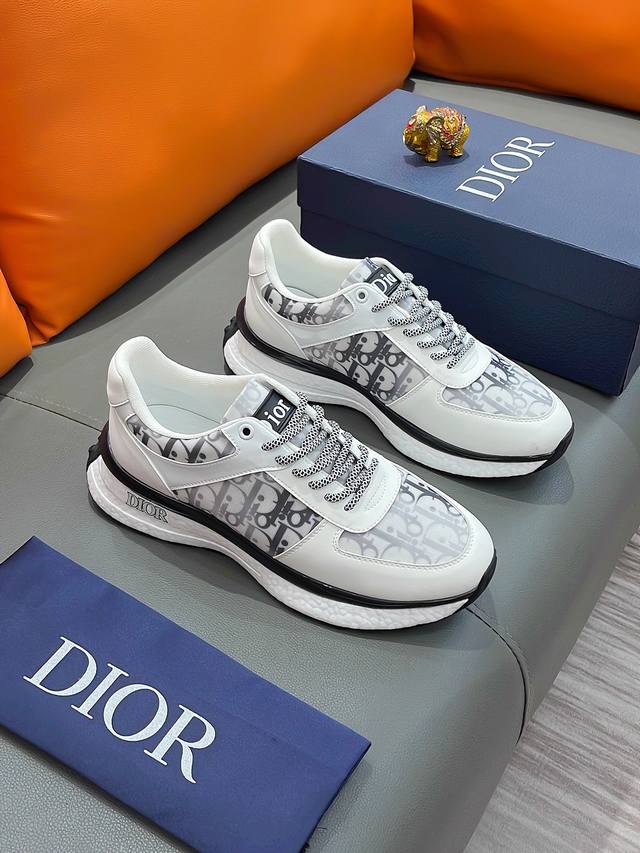 商品名称：Dior 迪奥 正规码数: 38-44 休闲鞋 商品材料：精选 牛皮鞋面，柔软羊皮内里；原厂大底。