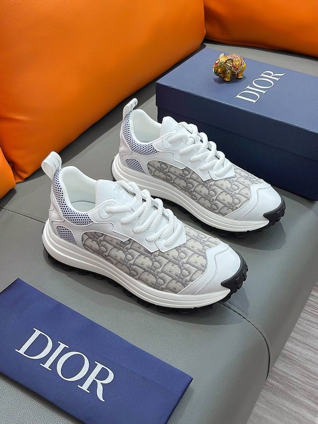 商品名称：Dior 迪奥 正规码数: 38-44 休闲鞋 商品材料：精选 牛皮鞋面，柔软羊皮内里；原厂大底。