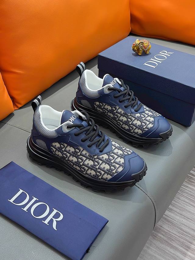 商品名称：Dior 迪奥 正规码数: 38-44 休闲鞋 商品材料：精选 牛皮鞋面，柔软羊皮内里；原厂大底。