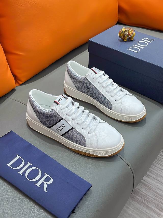 商品名称：Dior 迪奥 正规码数: 38-44 休闲鞋 商品材料：精选 牛皮鞋面，柔软羊皮内里；原厂大底。