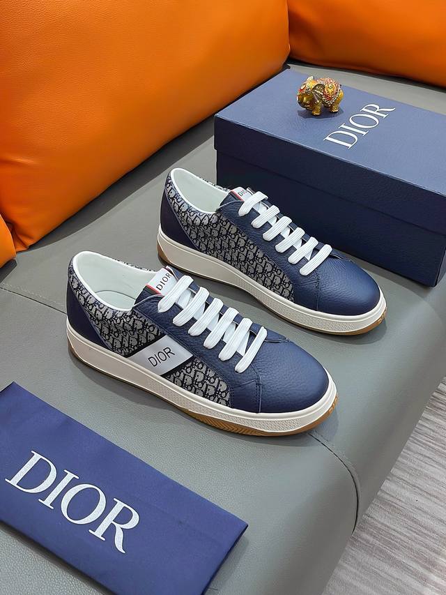 商品名称：Dior 迪奥 正规码数: 38-44 休闲鞋 商品材料：精选 牛皮鞋面，柔软羊皮内里；原厂大底。