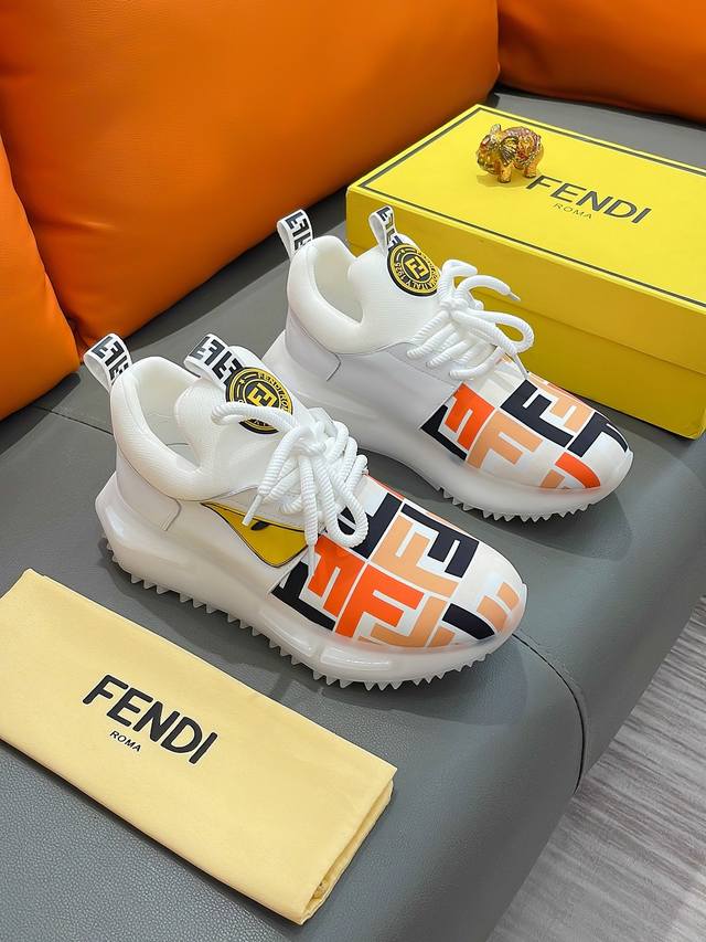 商品名称：Fendi 芬迪 正规码数: 38-44 休闲鞋 商品材料：精选 牛皮鞋面，柔软羊皮内里；原厂大底。