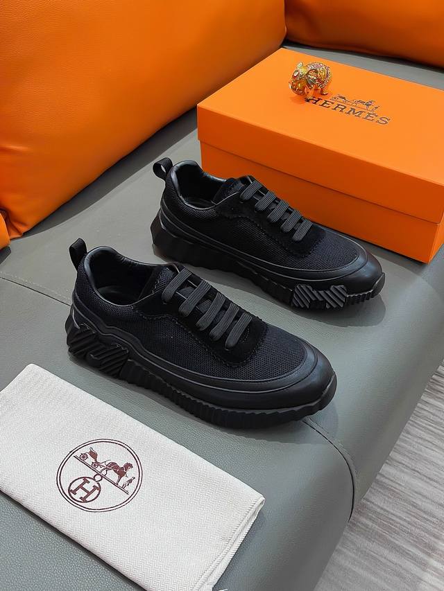 商品名称：Hermes 爱马仕 正规码数: 38-44 休闲鞋 商品材料：精选 牛皮鞋面，舒适羊皮内里；原厂大底。