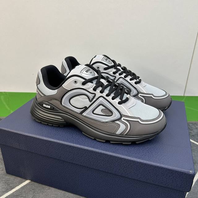 Dior 男士运动款 正码38-44 独家原哑光丝绸小牛皮以特殊工艺彩绘配飞织网布！内里三明治经典透气网布，乳胶回力垫脚！原版橡胶化泡大底，轻便高弹！货！品质细