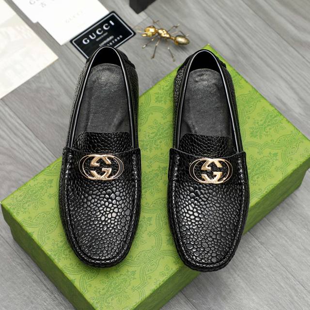 商品商标：Gucci 古驰 休闲套脚鞋 正码码数: 38-45 商品材料：精选石头纹牛皮鞋面 羊皮内里 橡胶大底